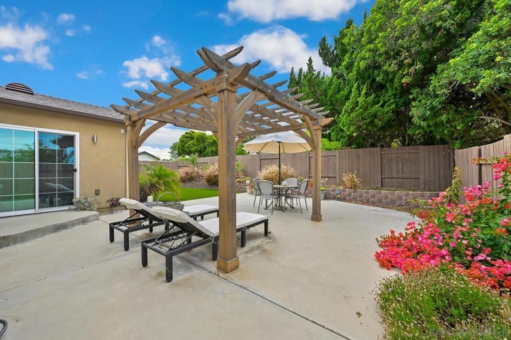 Image 25 of property listing at 4940 Edwin Pl, San Diego, CA 92117