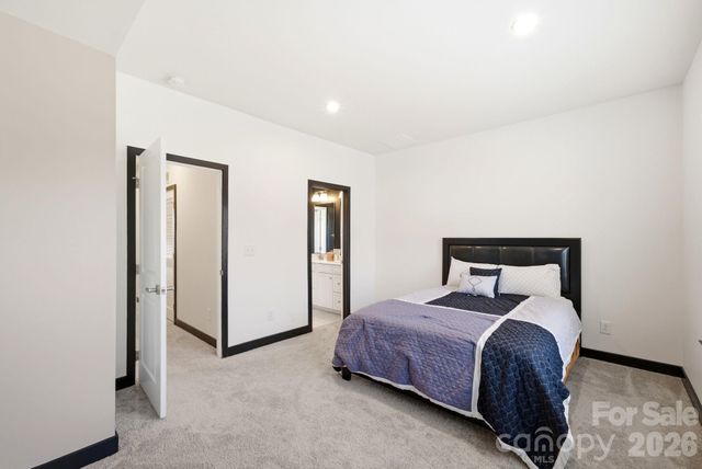 804 Broad River Lane, Charlotte, NC 28211