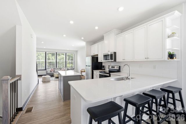 804 Broad River Lane, Charlotte, NC 28211