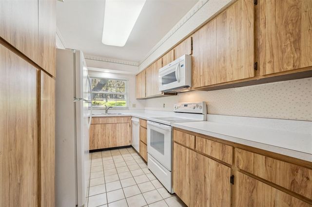 2874 E CROOKED LAKE DRIVE, Eustis, FL 32726