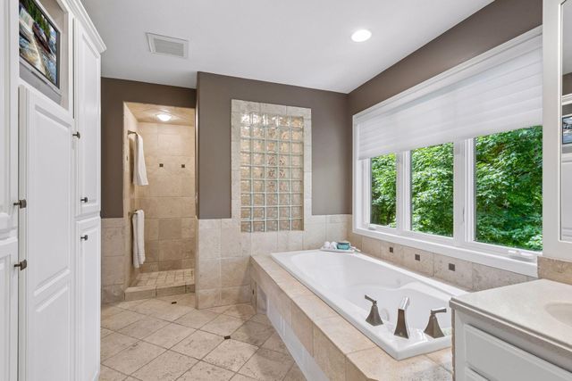 18000 Turtle Point, Eden Prairie, MN 55347