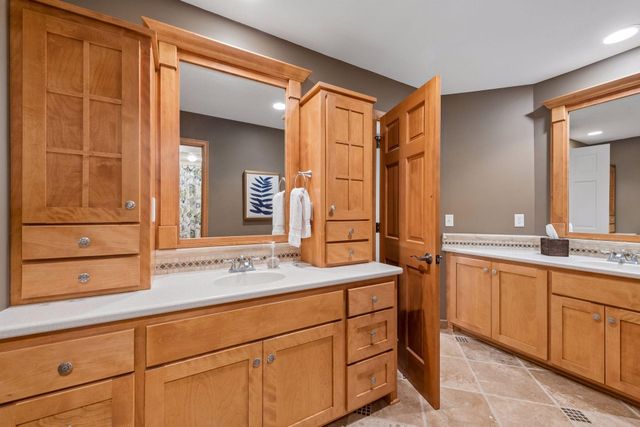 18000 Turtle Point, Eden Prairie, MN 55347