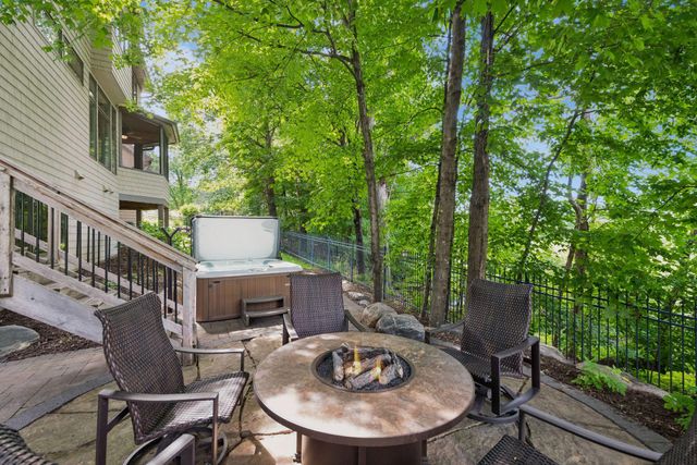 18000 Turtle Point, Eden Prairie, MN 55347
