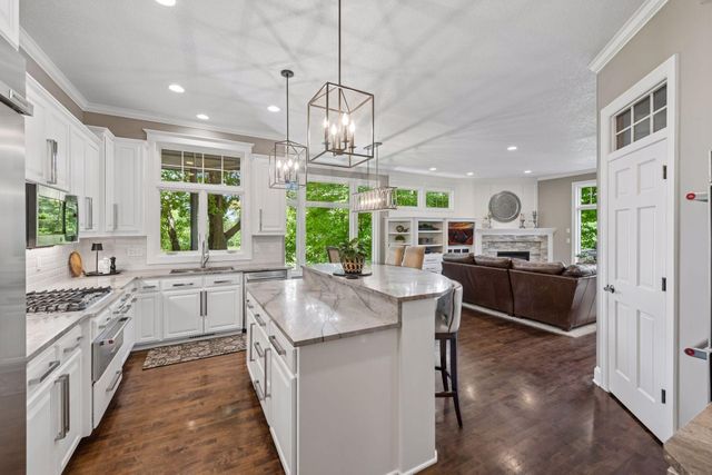 18000 Turtle Point, Eden Prairie, MN 55347