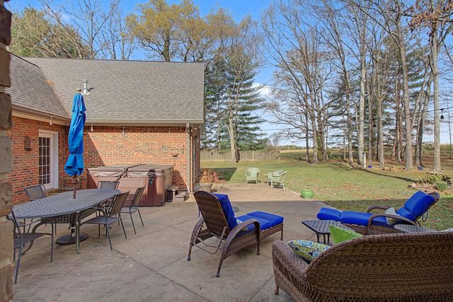 48 Woodland Cir, Lawrenceburg, TN 38464