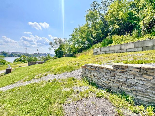 94 River Road, Covington, KY 41016