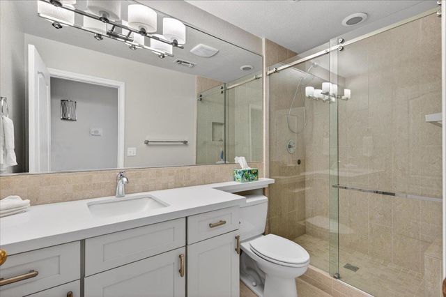 1003 E Freedom Avenue, Fresno, CA 93720