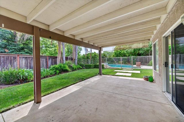 1003 E Freedom Avenue, Fresno, CA 93720