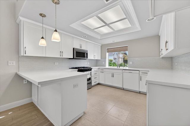 1003 E Freedom Avenue, Fresno, CA 93720