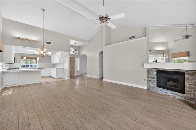 1003 E Freedom Avenue, Fresno, CA 93720