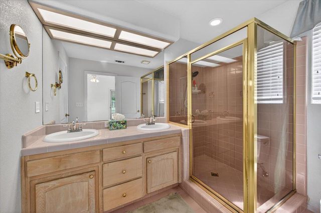 1003 E Freedom Avenue, Fresno, CA 93720