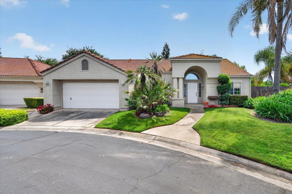 1003 E Freedom Avenue, Fresno, CA 93720