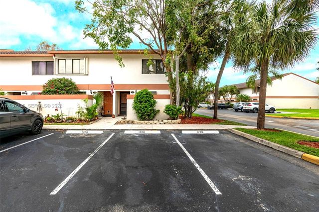 7111 SW 42nd Place, Davie, FL 33314