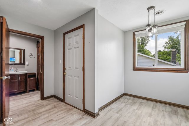 149 W Washington Street, Mooresville, IN 46158