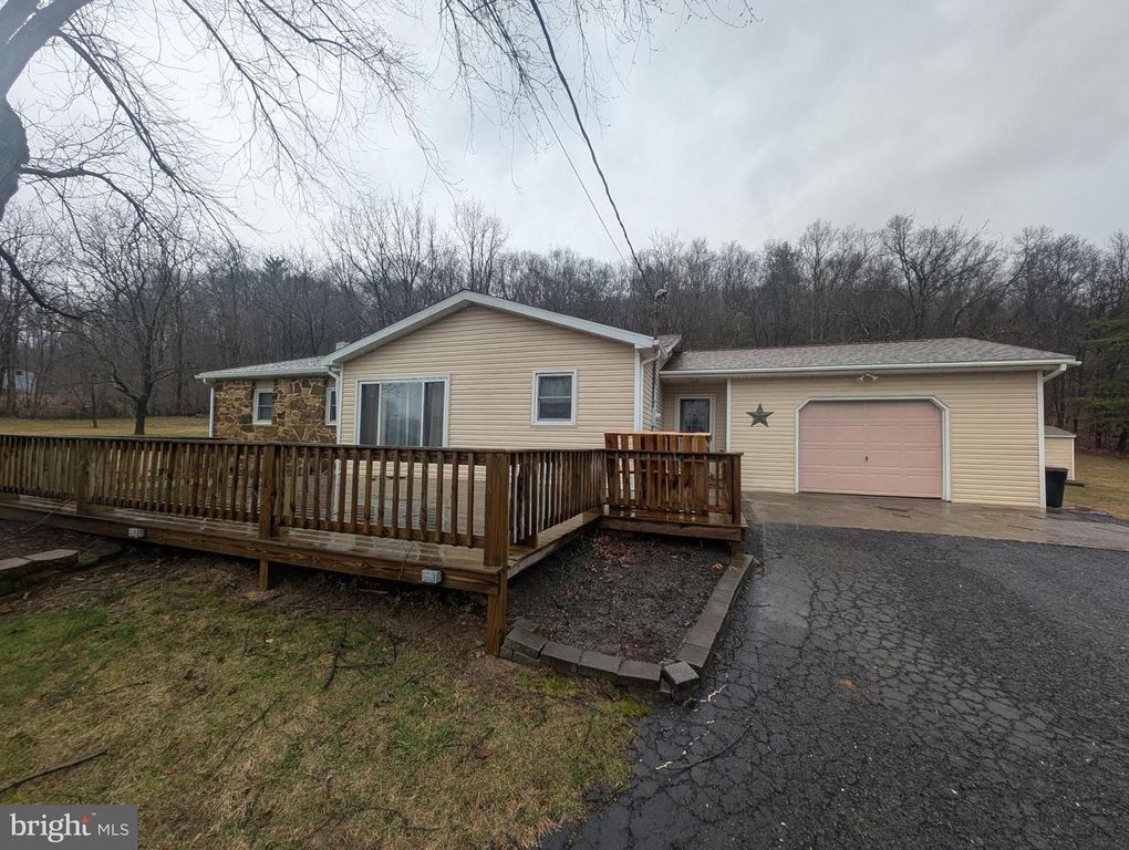 71 HOPE RD, New Bloomfield, PA 17068