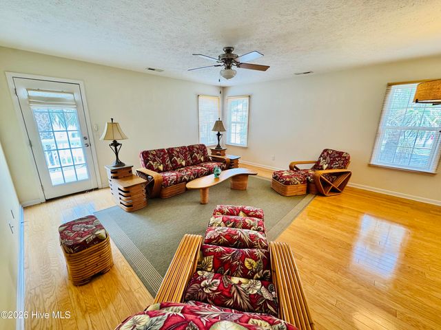 733 Ocracoke Drive, Wilmington, NC 28412