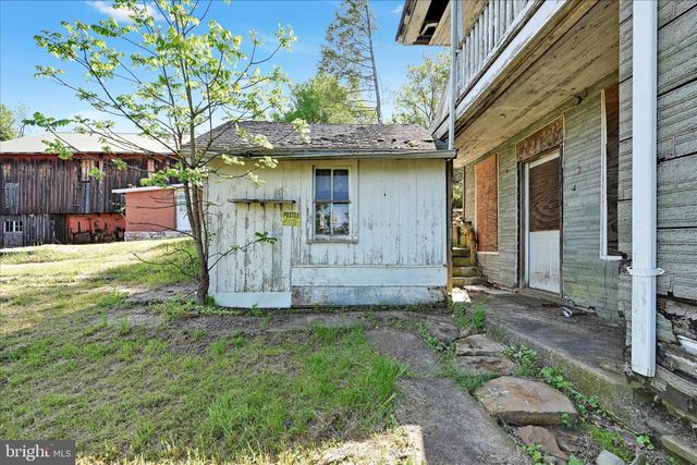 29 ROCK RD, Pine Grove, PA 17963