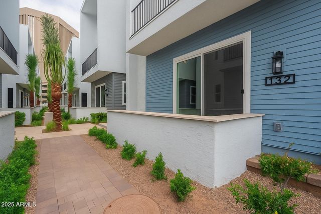 111 W HOLCOMB Lane, Phoenix, AZ 85003