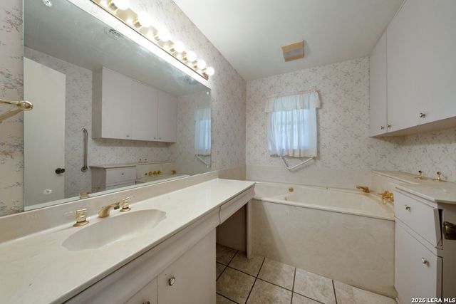 4875 MOUNT OLIVE RD, Adkins, TX 78101