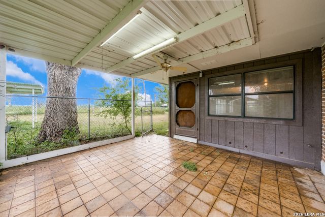 4875 MOUNT OLIVE RD, Adkins, TX 78101