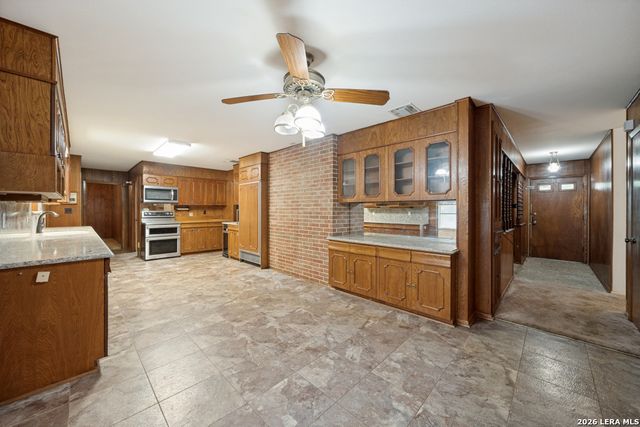 4875 MOUNT OLIVE RD, Adkins, TX 78101