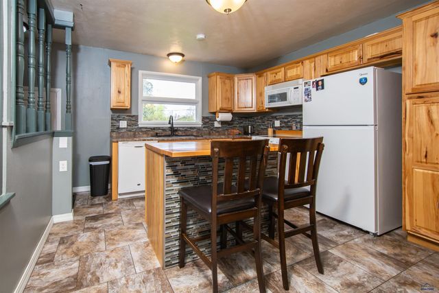 2125 ARROYO DR, Rapid City, SD 57702