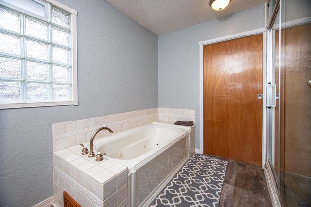 2125 ARROYO DR, Rapid City, SD 57702