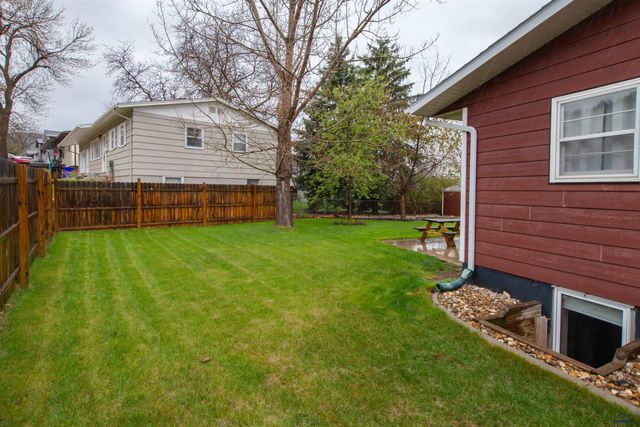 2125 ARROYO DR, Rapid City, SD 57702