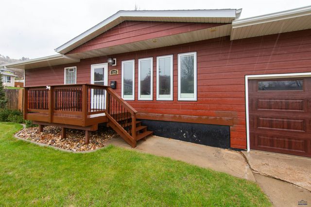 2125 ARROYO DR, Rapid City, SD 57702