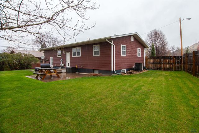 2125 ARROYO DR, Rapid City, SD 57702