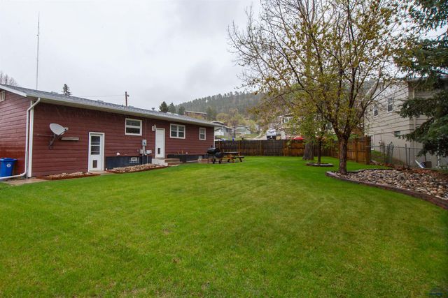 2125 ARROYO DR, Rapid City, SD 57702