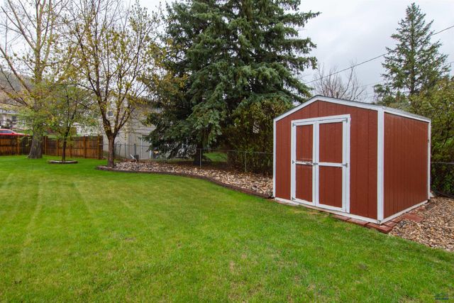 2125 ARROYO DR, Rapid City, SD 57702