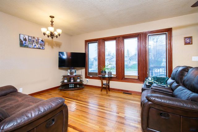 2125 ARROYO DR, Rapid City, SD 57702