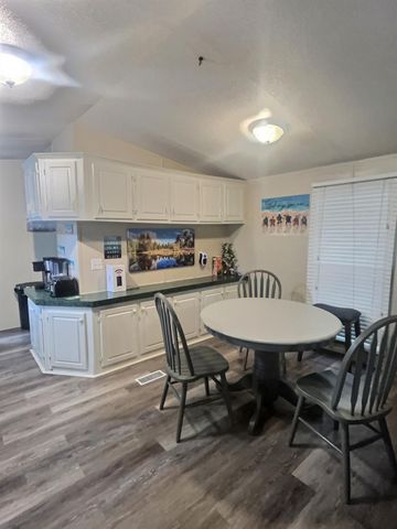 214 Ridgeside, Montgomery, TX 77316