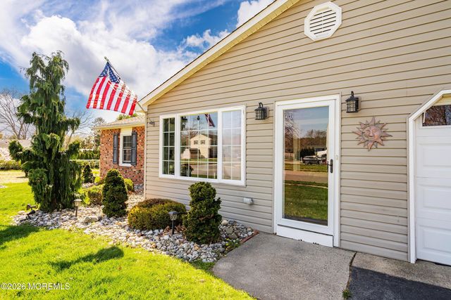 45 Pine Needle Street, Howell, NJ 07731