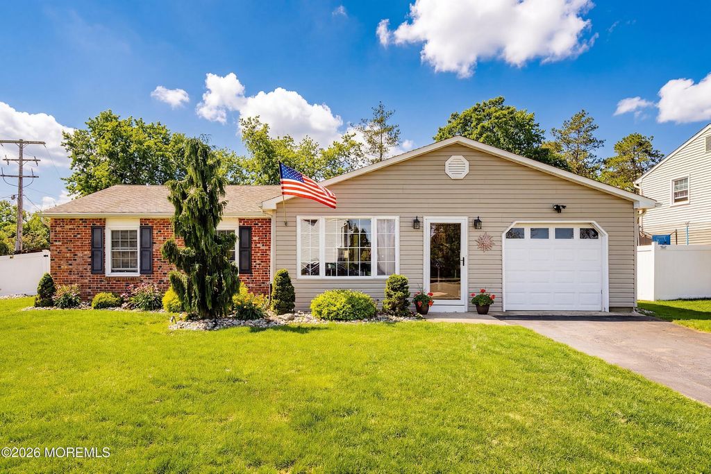 45 Pine Needle Street, Howell, NJ 07731