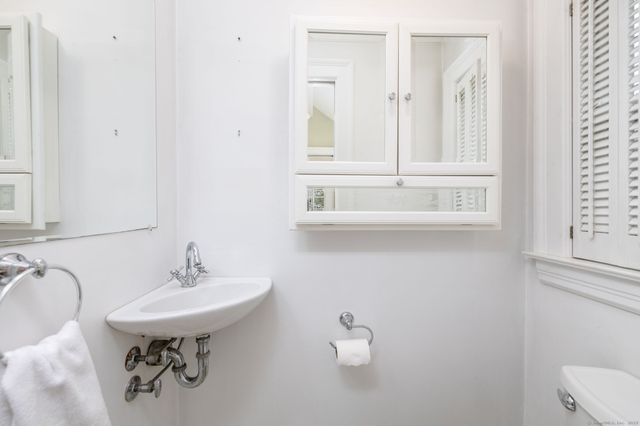 9 Avalon Place, Wethersfield, CT 06109