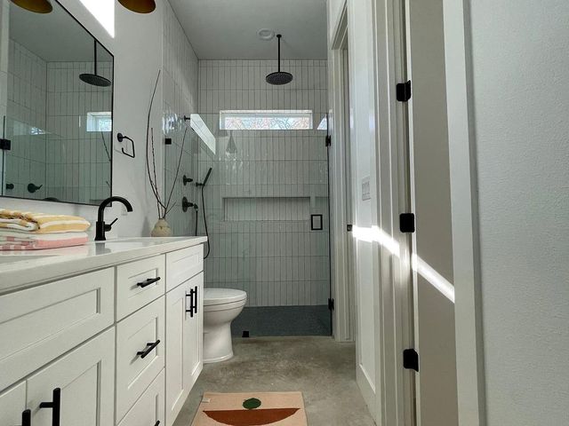 910 Gullett ST 2, Austin, TX 78702