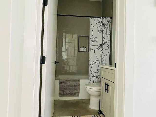 910 Gullett ST 2, Austin, TX 78702