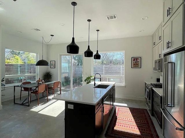 910 Gullett ST 2, Austin, TX 78702