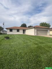 20763 Emmet Street, Elkhorn, NE 68022