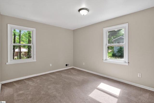 234 Greencreek Drive, Spartanburg, SC 29301