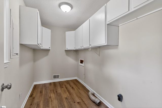 234 Greencreek Drive, Spartanburg, SC 29301