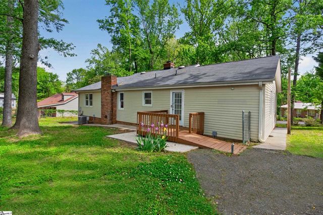 234 Greencreek Drive, Spartanburg, SC 29301