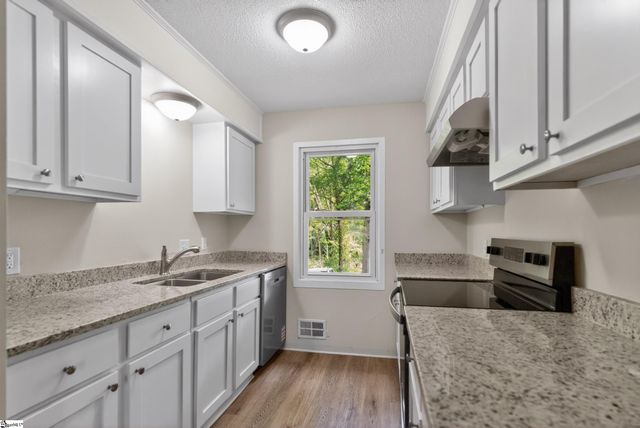 234 Greencreek Drive, Spartanburg, SC 29301