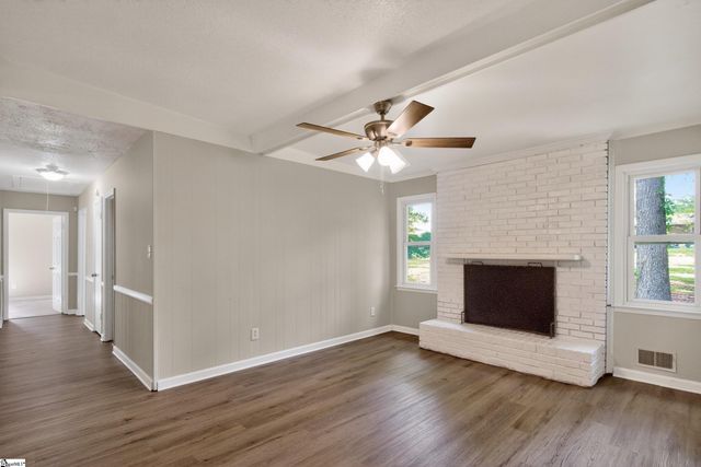 234 Greencreek Drive, Spartanburg, SC 29301