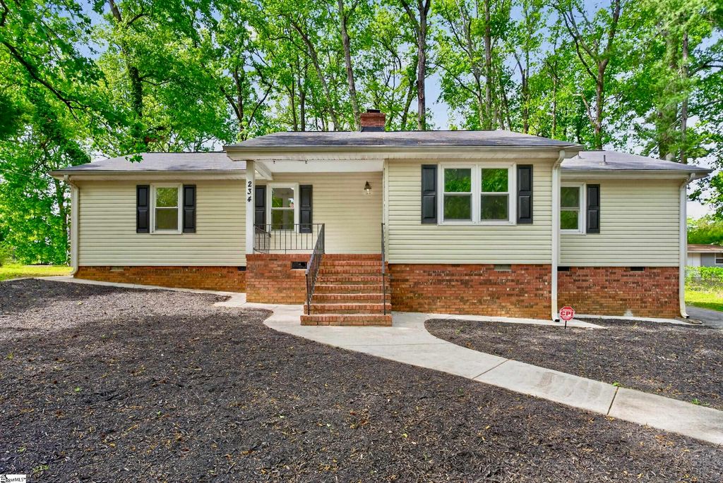 234 Greencreek Drive, Spartanburg, SC 29301