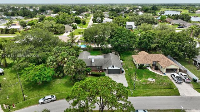 717 SW Aster Rd, Port St. Lucie, FL 34953