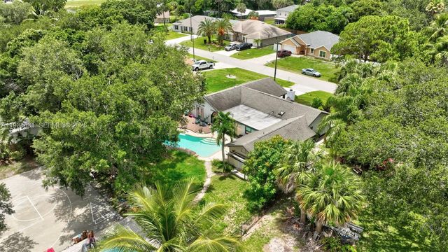 717 SW Aster Rd, Port St. Lucie, FL 34953