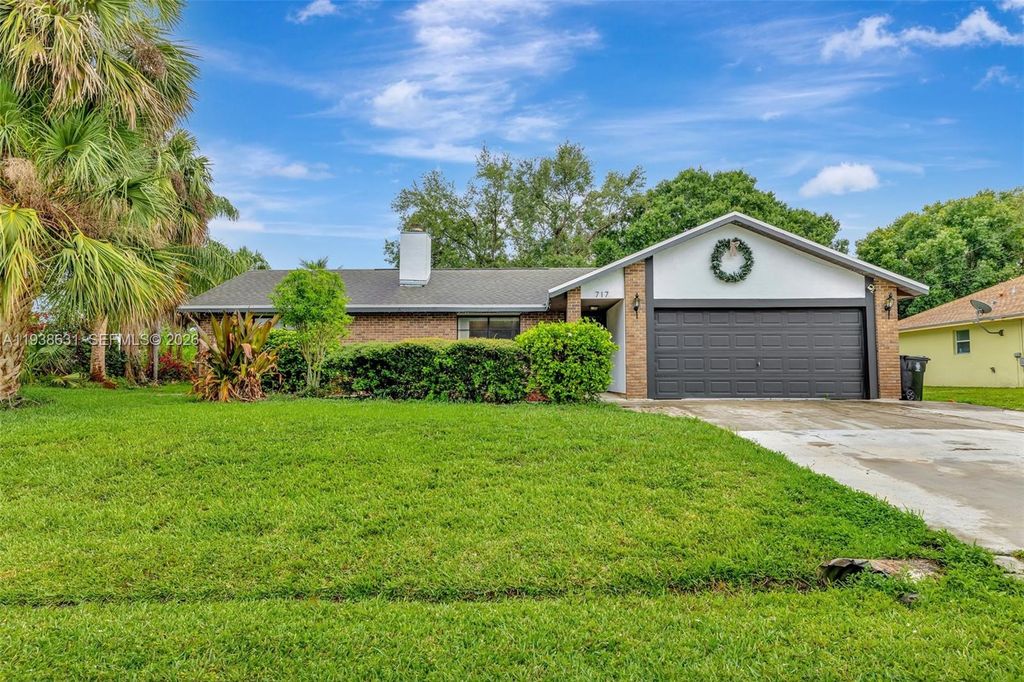 717 SW Aster Rd, Port St. Lucie, FL 34953